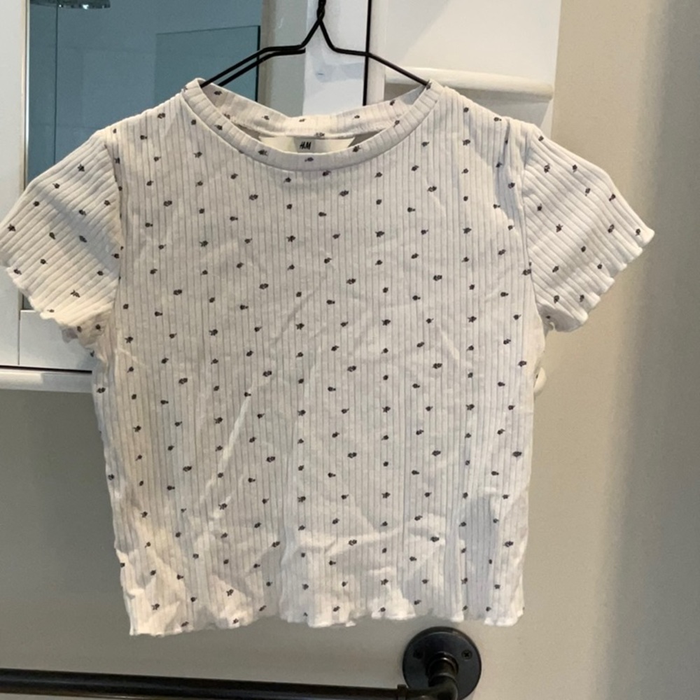 H&M floral croppped short sleeve tee shirt 🦜